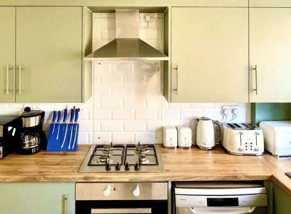 3-bedroom Gem in Manchester With Free Parking