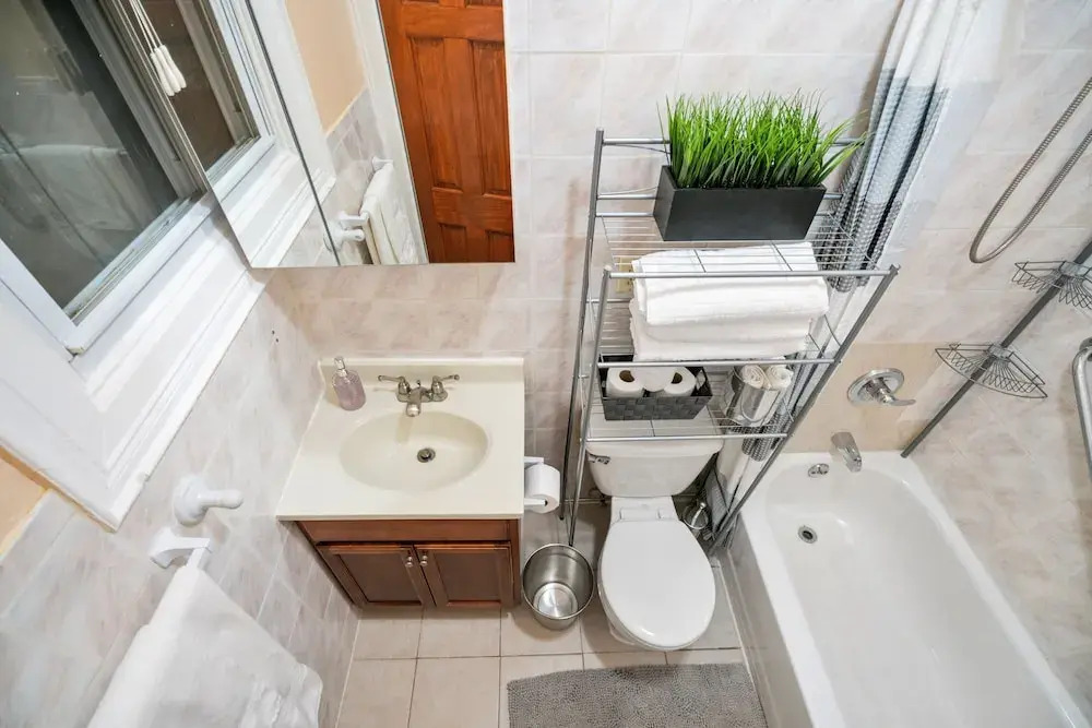 Spacious 3 Bdrm Close To Trains & Shops