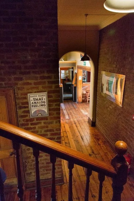 Carnival Court Backpackers - Hostel