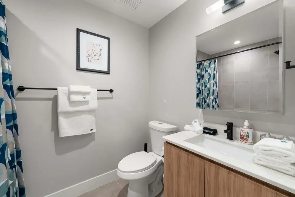 Month Edgewater Booking 2BD 2BA w Gym Parking