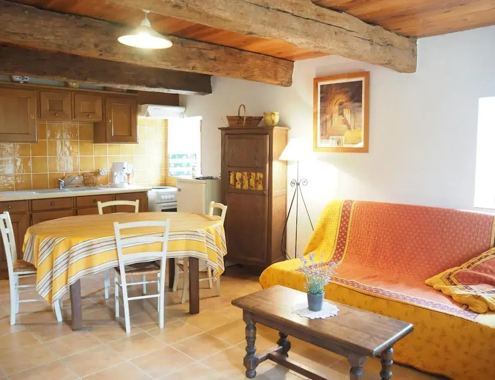 Private Garden House in Redortiers
