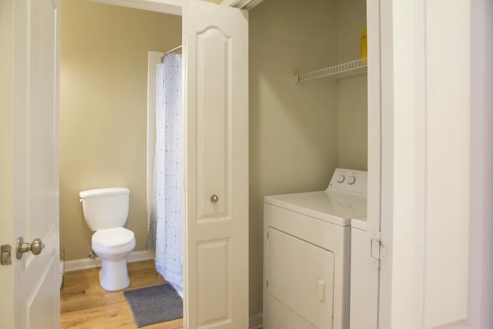 Southend 1 BR Apt with Parking by Frontdesk