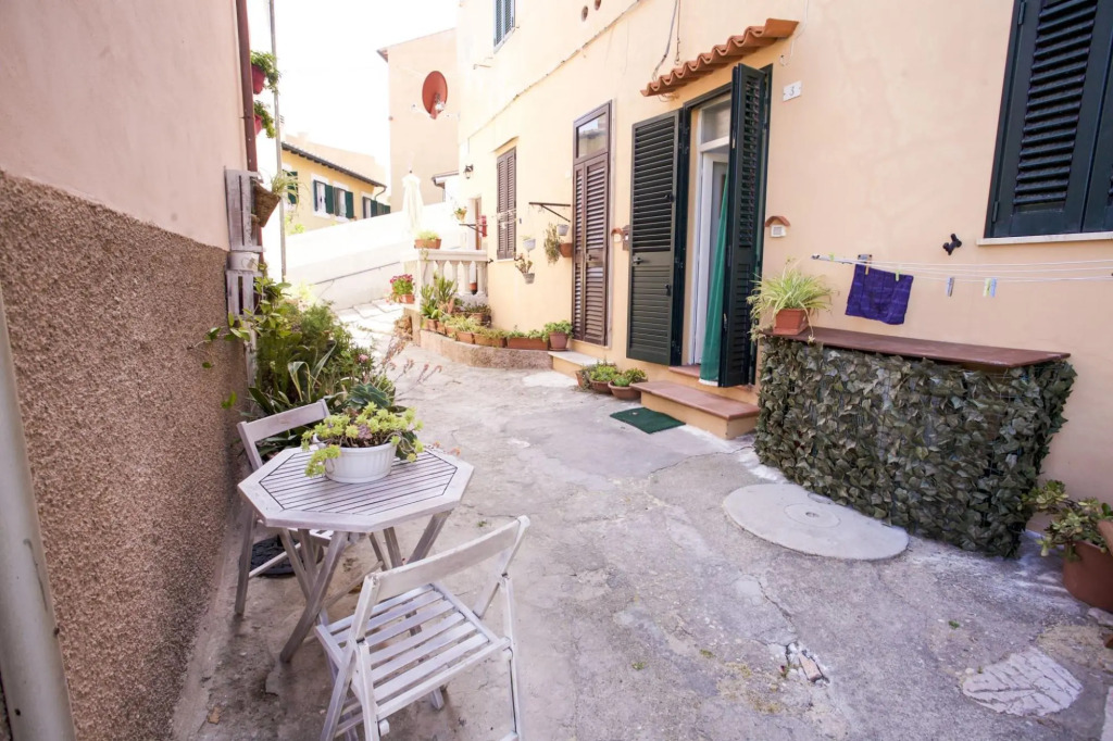Two-room apartment Piazza al Fico 2/4 Beds in the historic center of Portoferraio-PIAZZA AL FICO