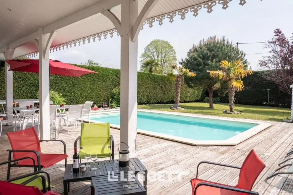 Beautiful Louisiana villa sleeps 6 with pool