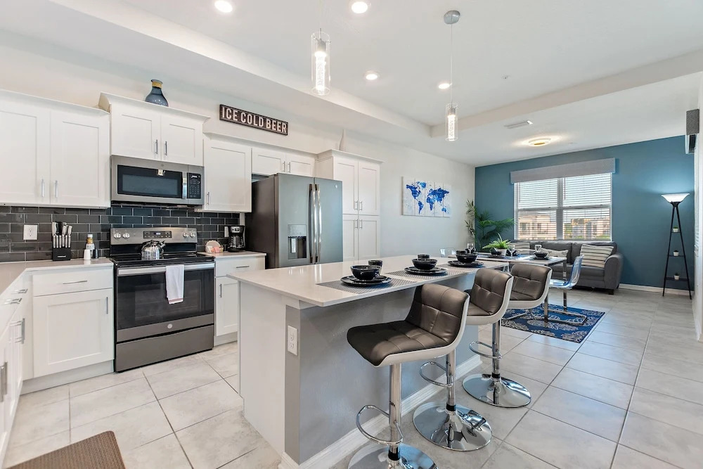 2bd Top Floor Condo Overlooking Pool by Shine Villas