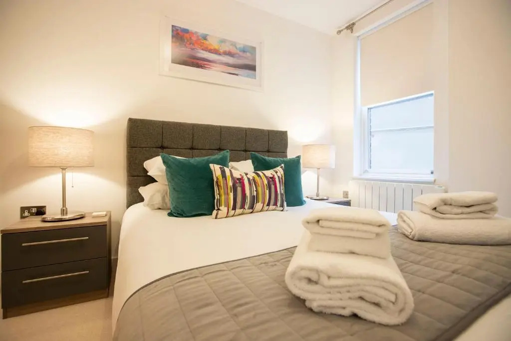 Urban Living's - The King Edward II Luxury Apartment in the heart of Windsor