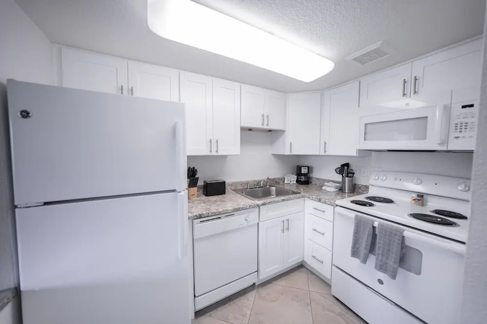 203 Fully Furnished with WiFi by RedAwning