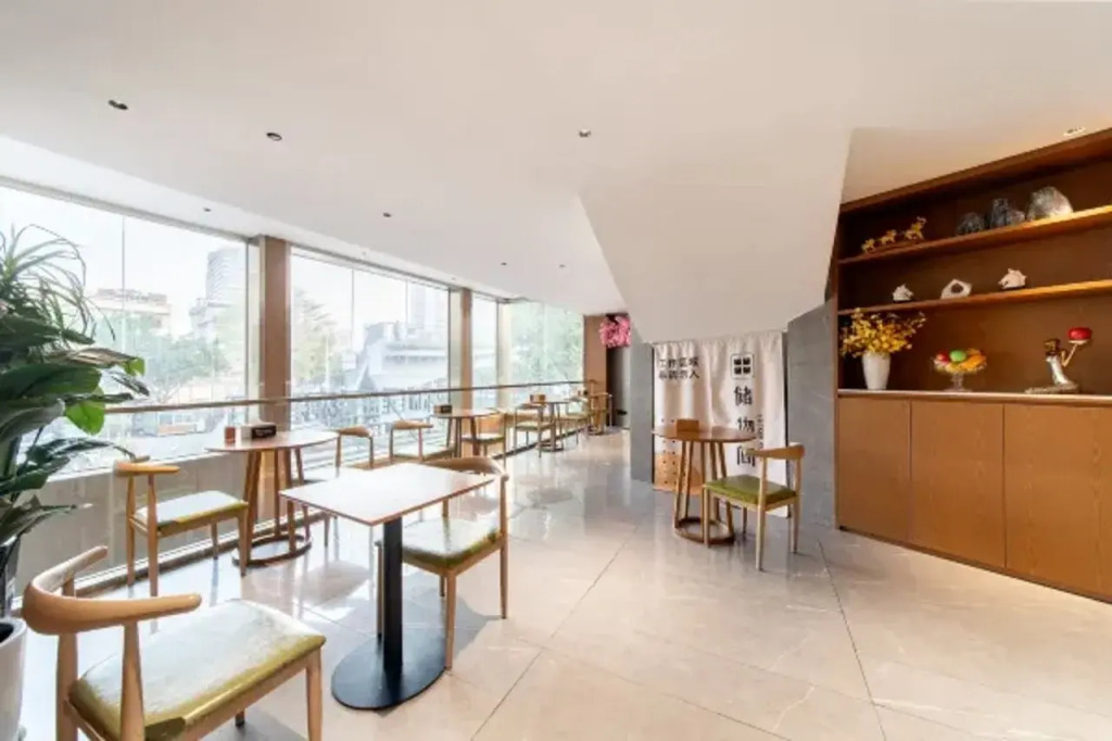 Rezen Proyal  Hotel (Canton Tower chigang Subway Station Pazhou Convention and Exhibition Center )