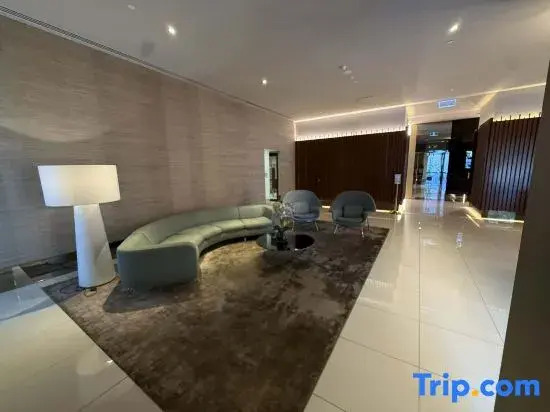 Melbourne Sky-High 2BR City Views & Free Parking