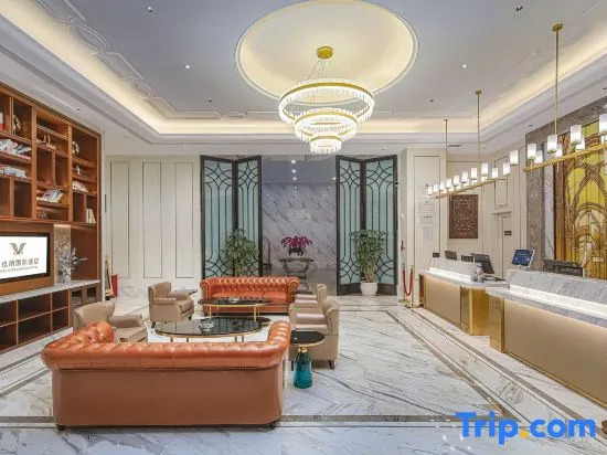 Vienna International Hotel (Kunming Xinluoshiwan South Bus and Subway Station)