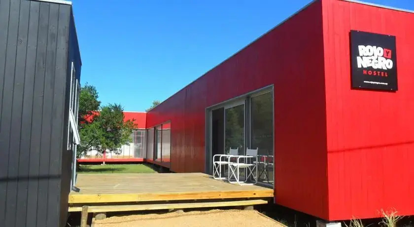 Rojo y Negro Hostel - Posada
