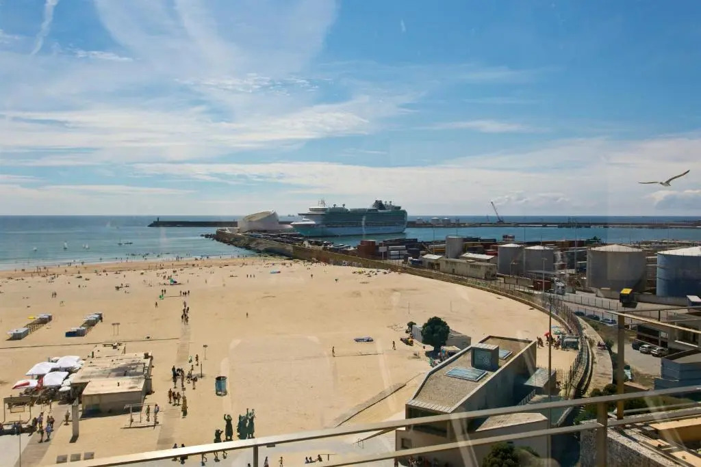 Stunning Sunny Flat - 2 min beach by Host Wise
