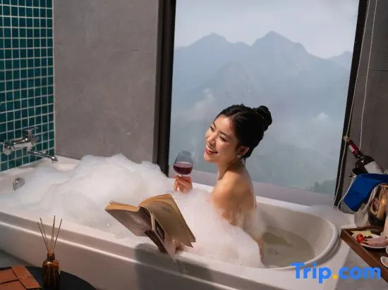 DeLaMont Sapa Hotel