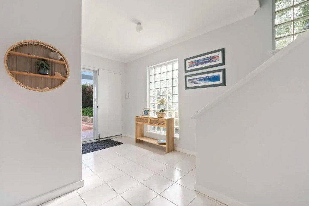 Canal Home -Close to Beach and City Centre