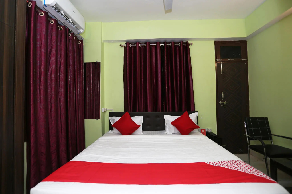 OYO Flagship 22740 Near Anisabad Golambar