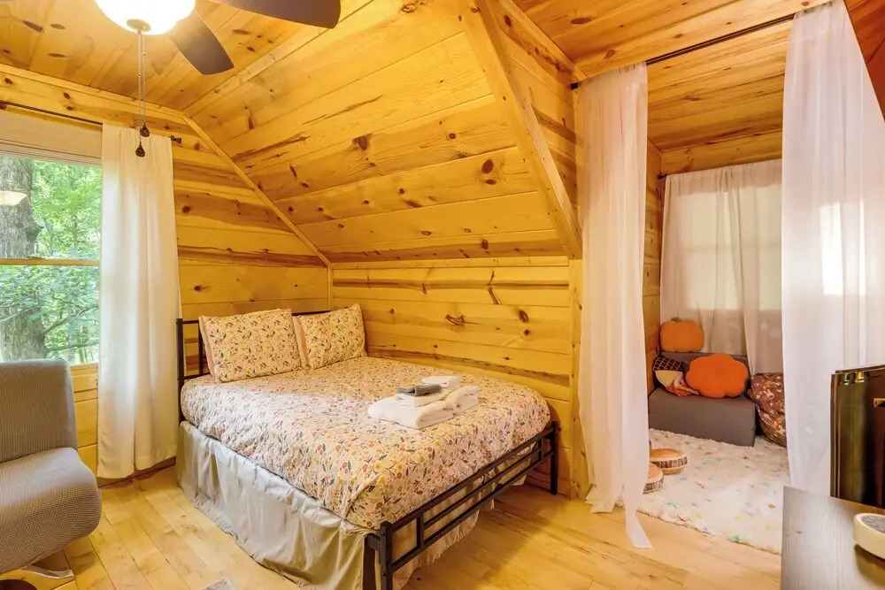 Lakeside Cabin: Game Room, Dock, Orchard, Wineries