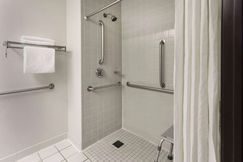 Super 8 by Wyndham Madison South