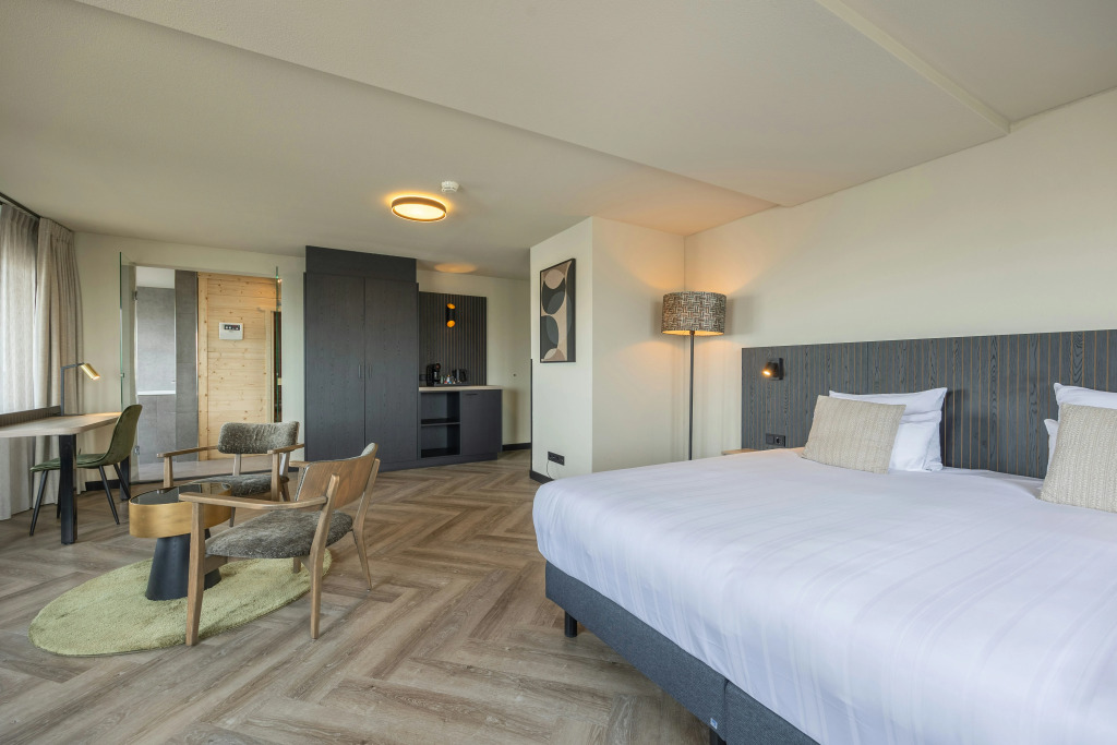 Leonardo Hotel IJmuiden Seaport Beach