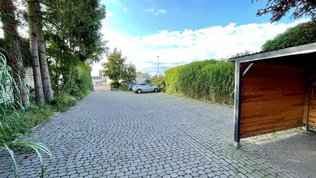 Geräumiges City-Apartment mit 4 Schlafzimmer und 2 Badezimmer mit Parkplätzen D46-OG