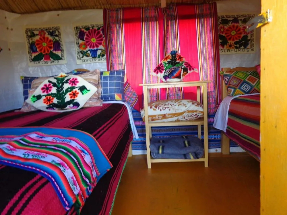 Uros Suma Uro Lodge