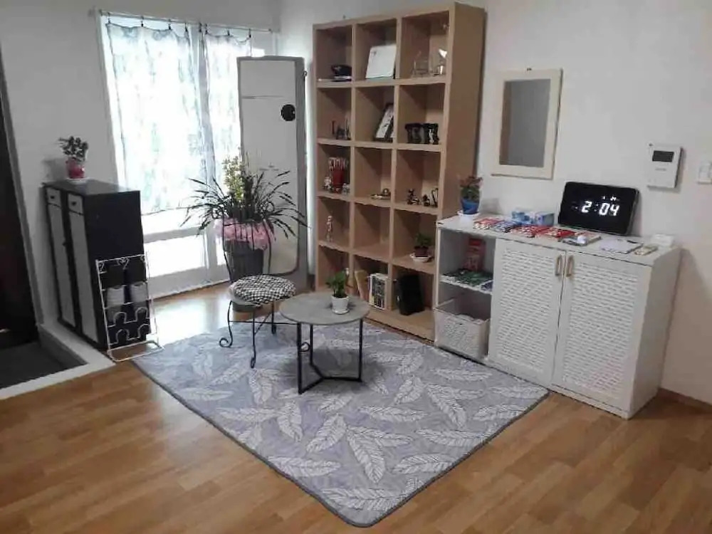 Gwangju Songjeong Station Guesthouse - Hostel