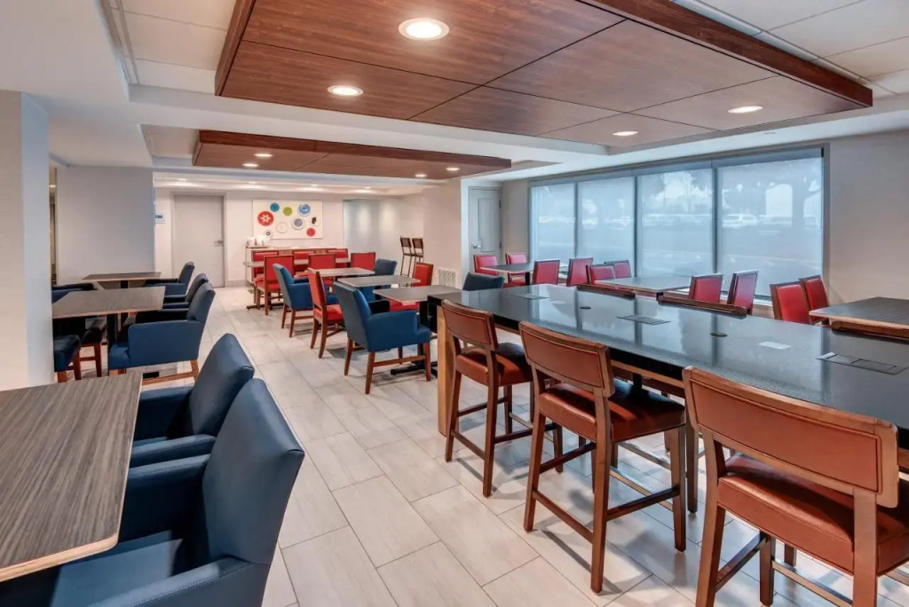 Holiday Inn Express & Suites West Long Branch - Eatontown by IHG