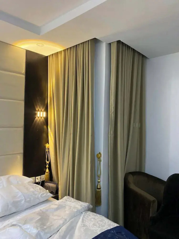 Zustel Hotel
