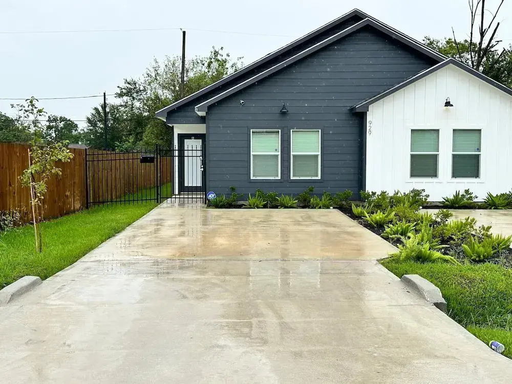 Cozy 3BR Retreat With Yard