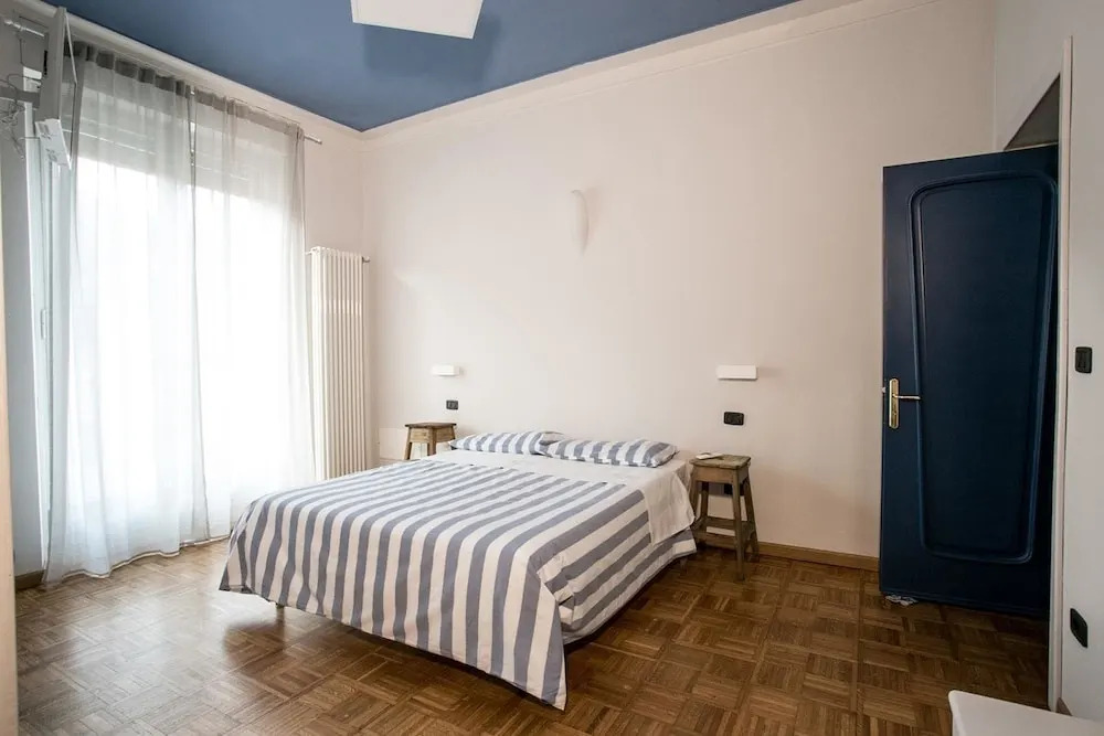 Boulevard 900 - Comfort and Style - Entire Structure 12 Beds