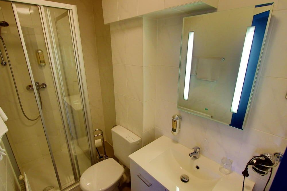 Cocco-Bello Smart Check-in Hotel