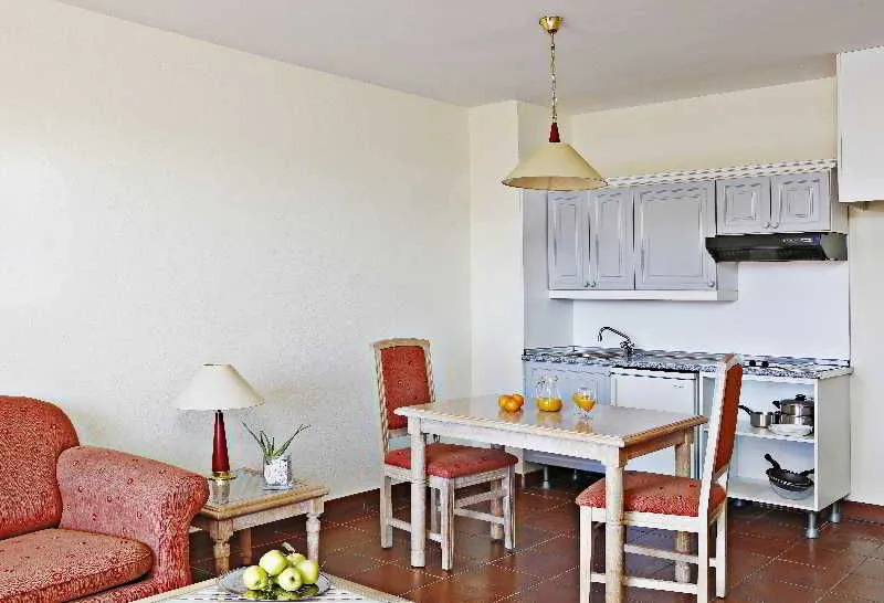 H10 Costa Salinas