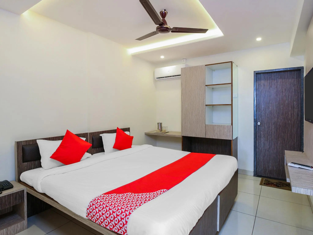 Treebo Surya Comforts, 200 Mtrs From Kolhapur Railway Station