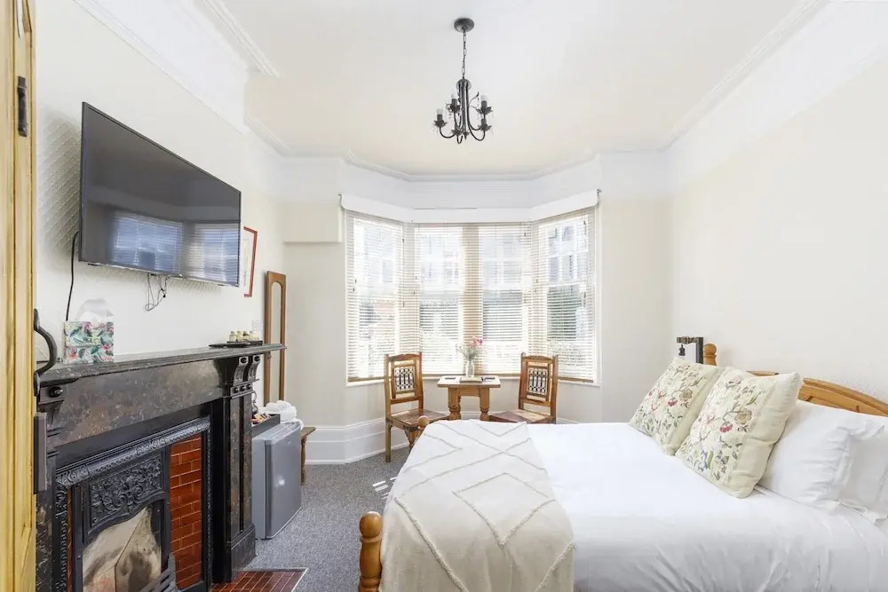 Guest House in Brighton Near Iconic Beach