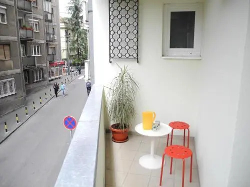 Apartment 33