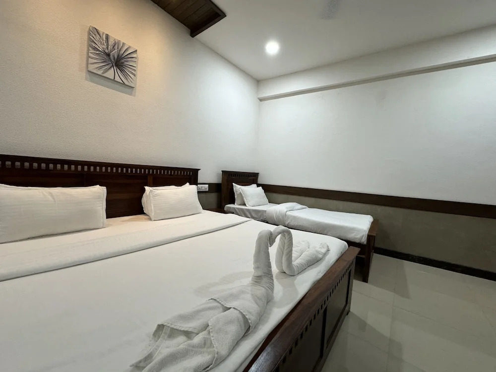Hotel Tirth by Sonu Cafe