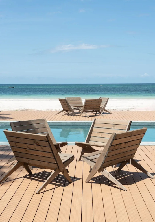LalaGalu - Beachfront EcoCabins