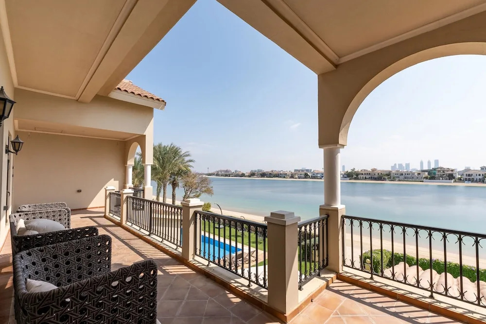 Beachfront 6BR Villa w Private Pool at the Palm