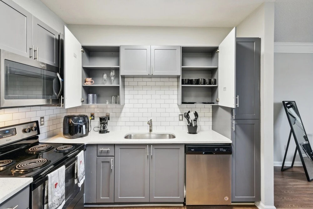 Beautifull Stays Extravagant & Luxury Living 2 Bedroom Apts by RedAwning, Atlanta