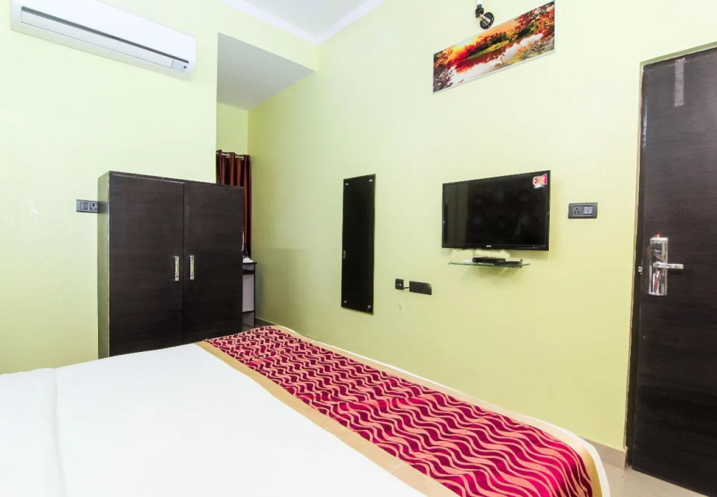 OYO 8680 Hotel Vaishnavi Inn