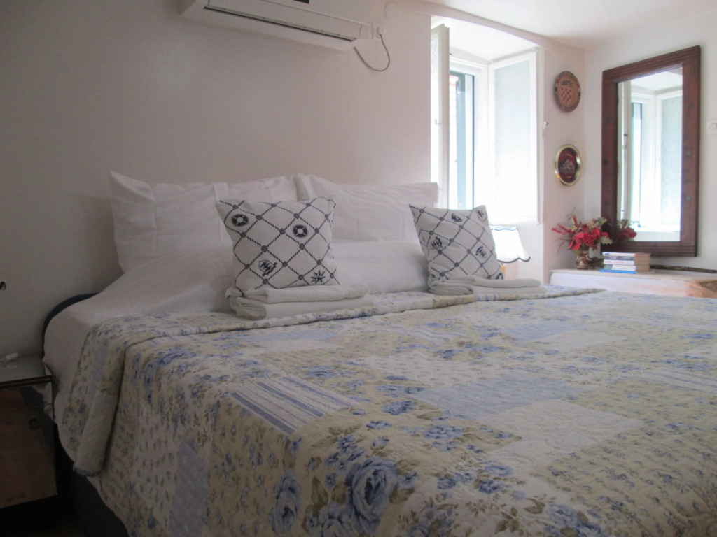 Rm Antonio on Dumanica St - En-suite Rm 5 min to the Old Town of Split