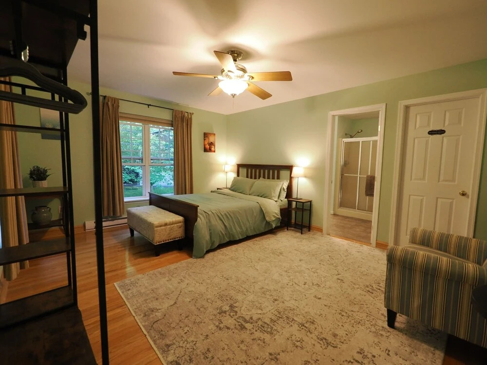 Pocono Lake Getaway Pool, Tennis, Skiing Nearby! 3 Bedroom Home by RedAwning