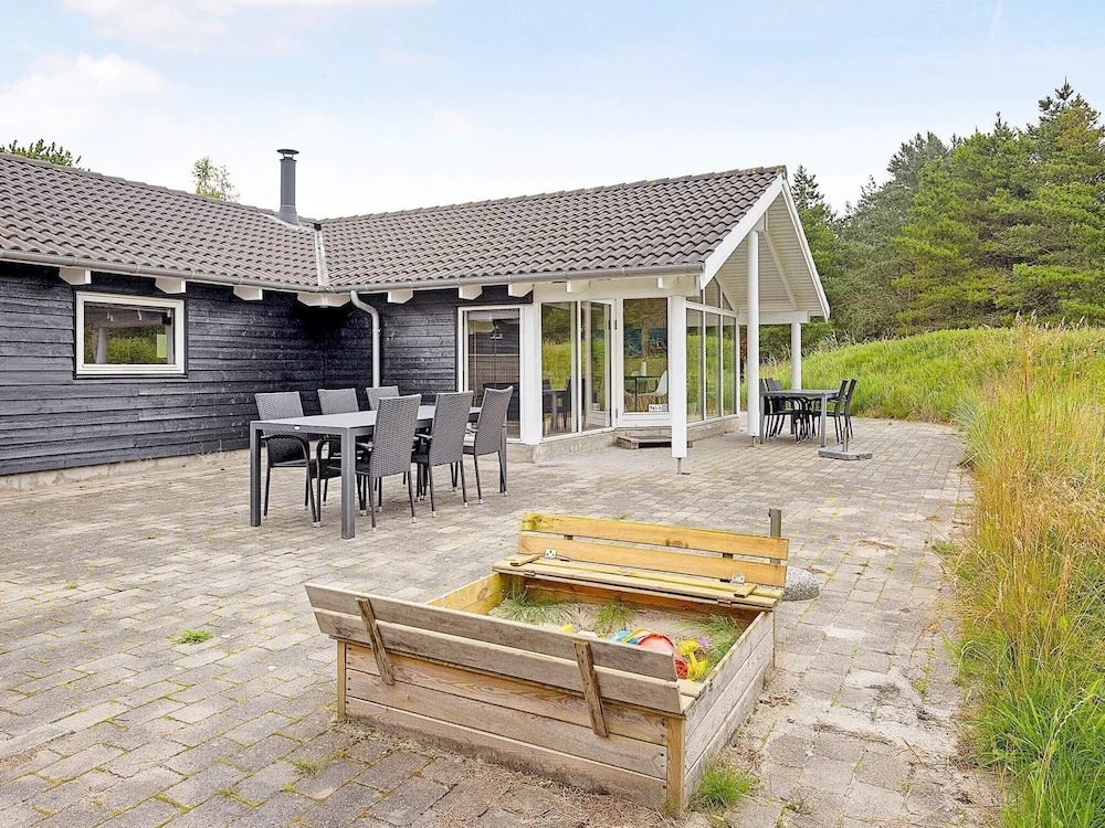 10 person holiday home in Ålbæk-By Traum