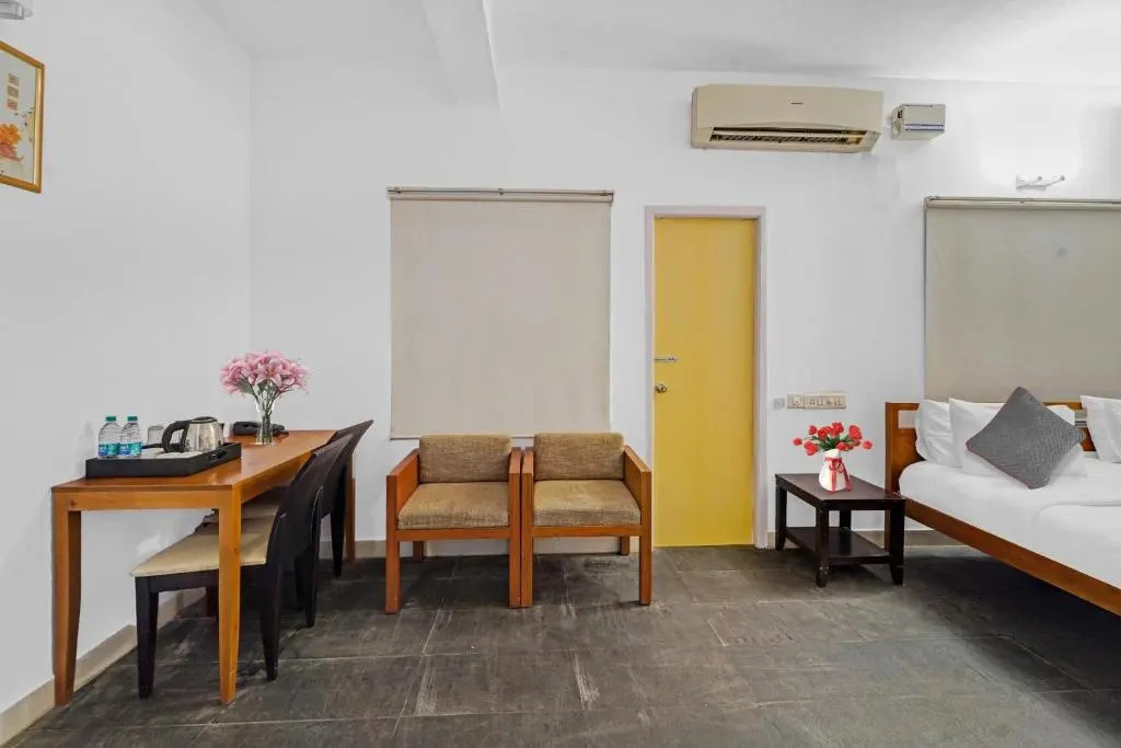 OYO Townhouse 1005 G Silver Hotels & Resorts