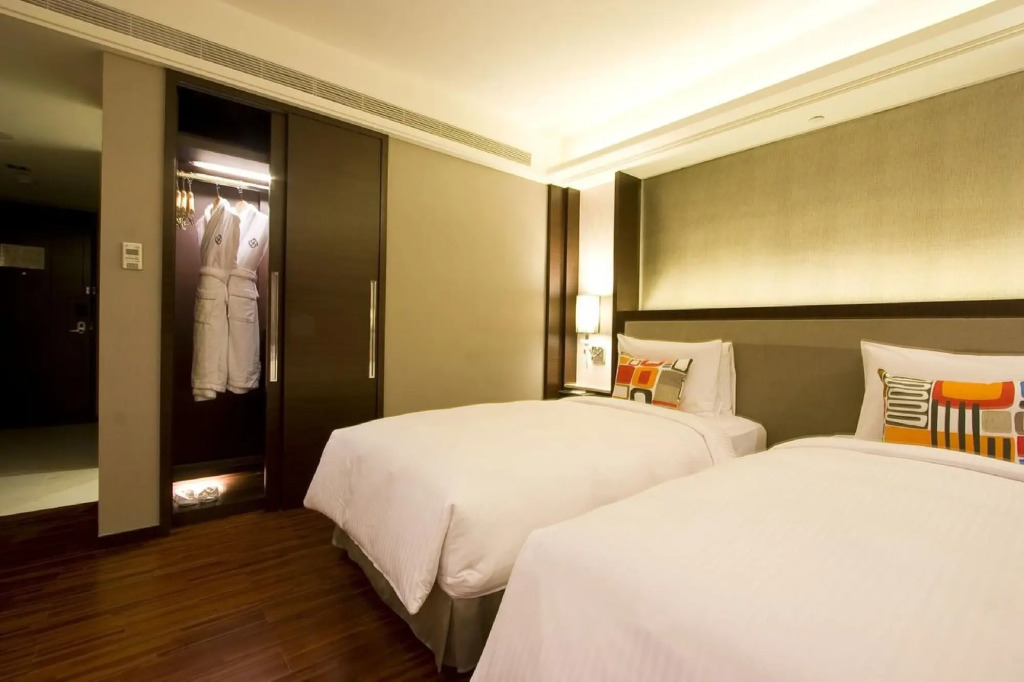 S Aura Hotel