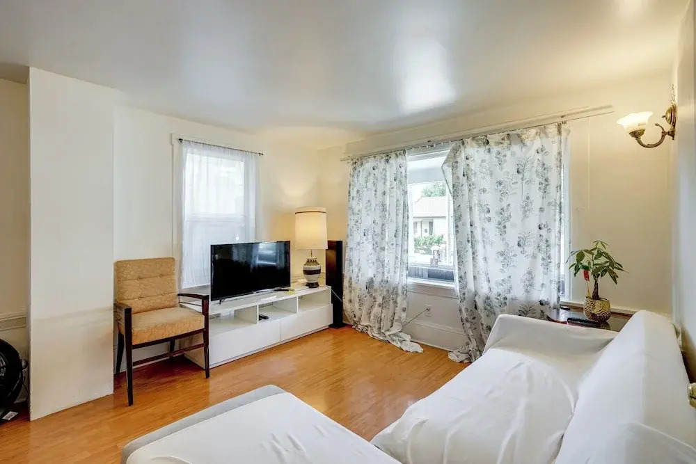 Oakland Group Retreat: Historic Home Near Downtown