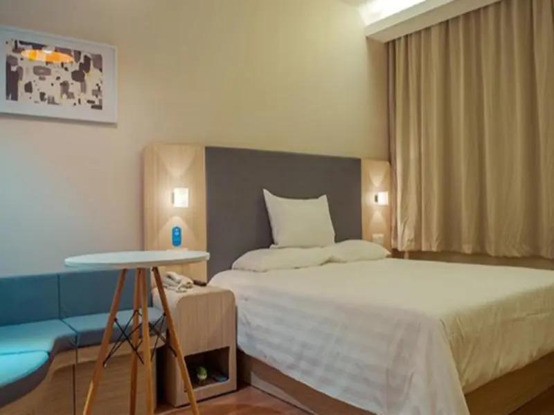Chengdu Rushi Chaowa Hotel (Chunxi Road Tianfu Square Metro Station)