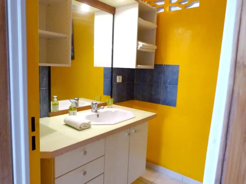 Apartment with One Bedroom in Sainte-Anne, with Shared Pool, Enclosed Garden And Wifi - 4 Km From the Beach