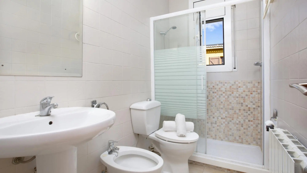 Mari in Vidreres with 6 bedrooms and 2 bathrooms