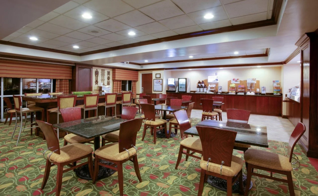 Holiday Inn Express Hotel & Suites Charleston - Northwoods by IHG