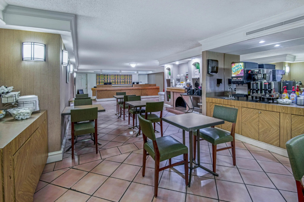 Townhouse Garden Inn & Suites San Antonio I 35